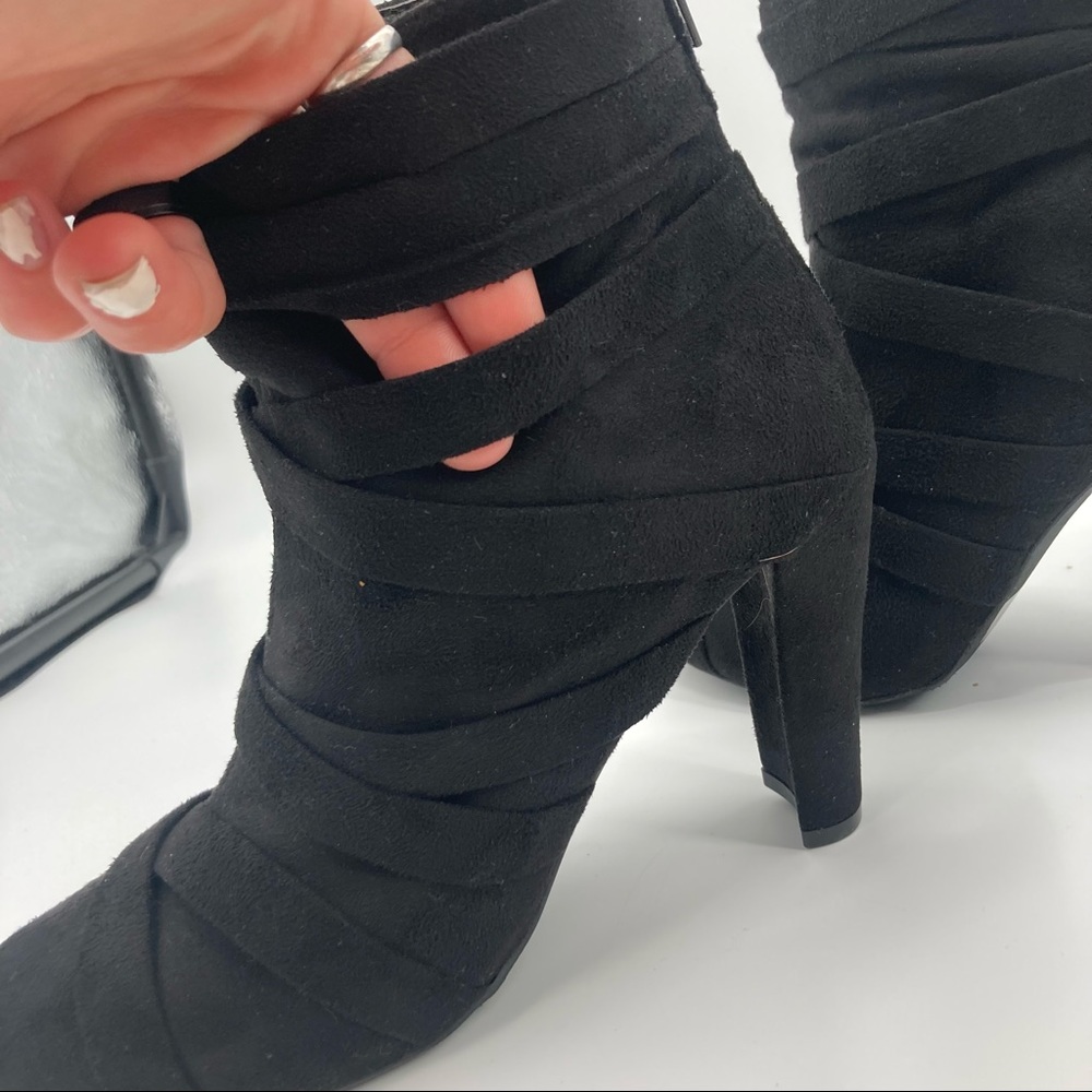 Black bootie heels w/wrap around detail 6.5